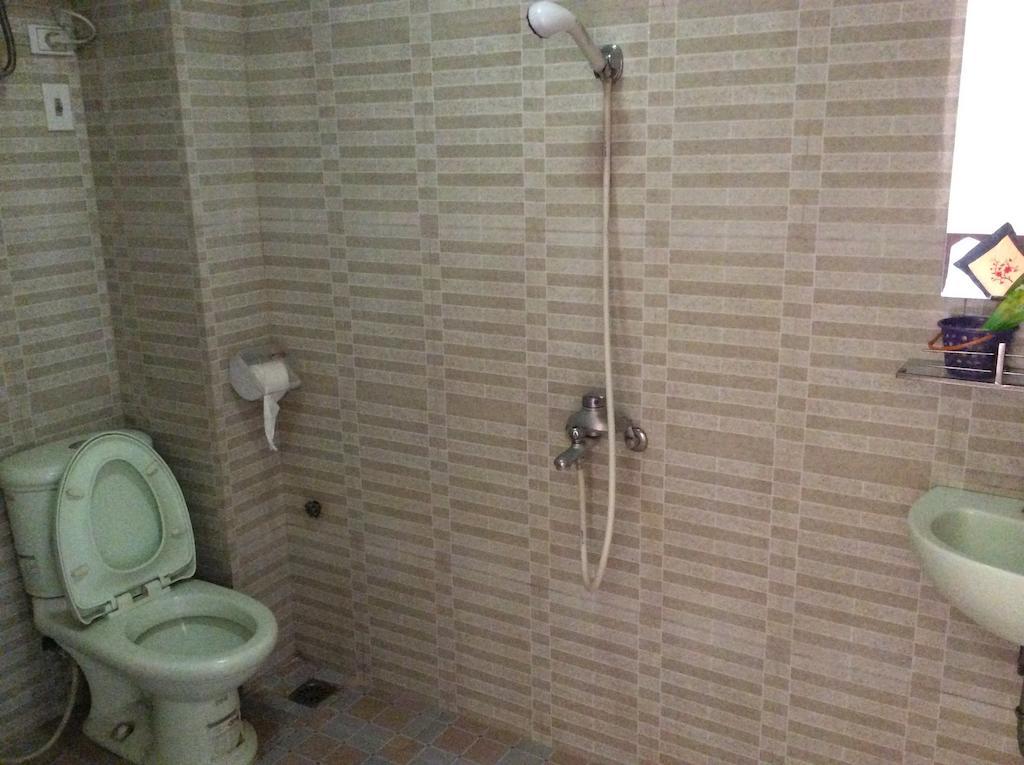 Phuong Dong Hotel Ханой Стая снимка